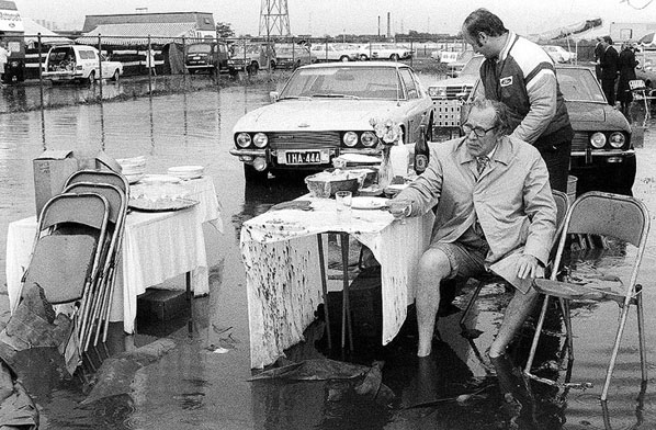 Дождь в день скачек